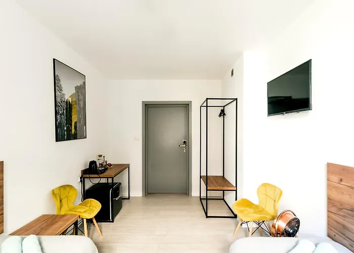 Cooltour אכסניה *